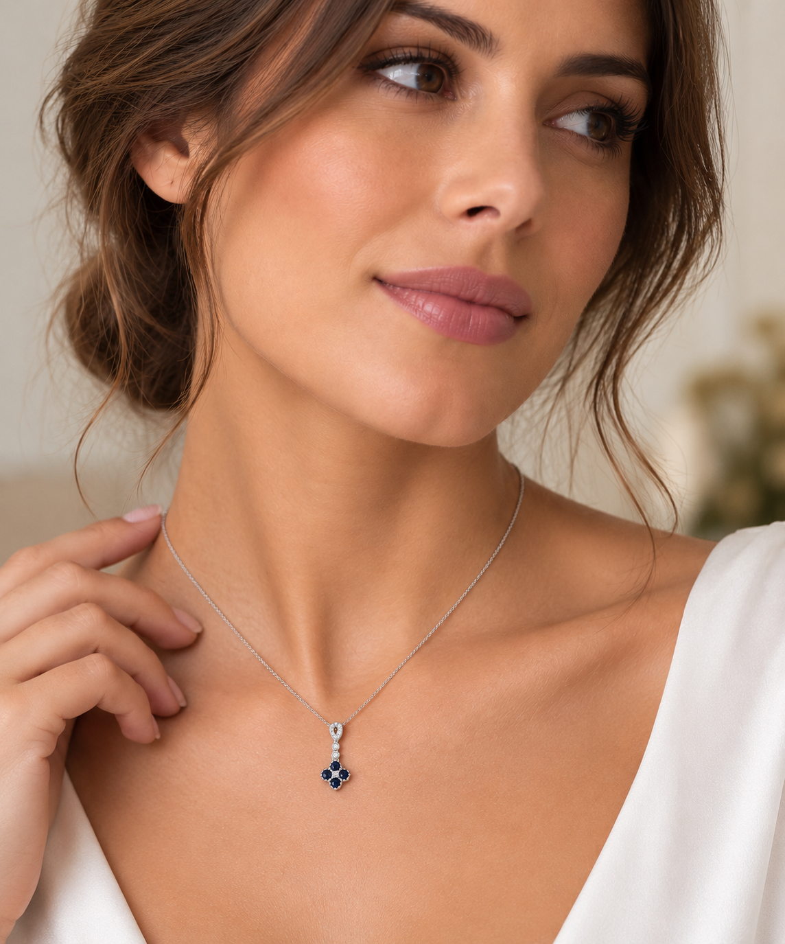 Collier Fleur Saphir Or Gris 18k