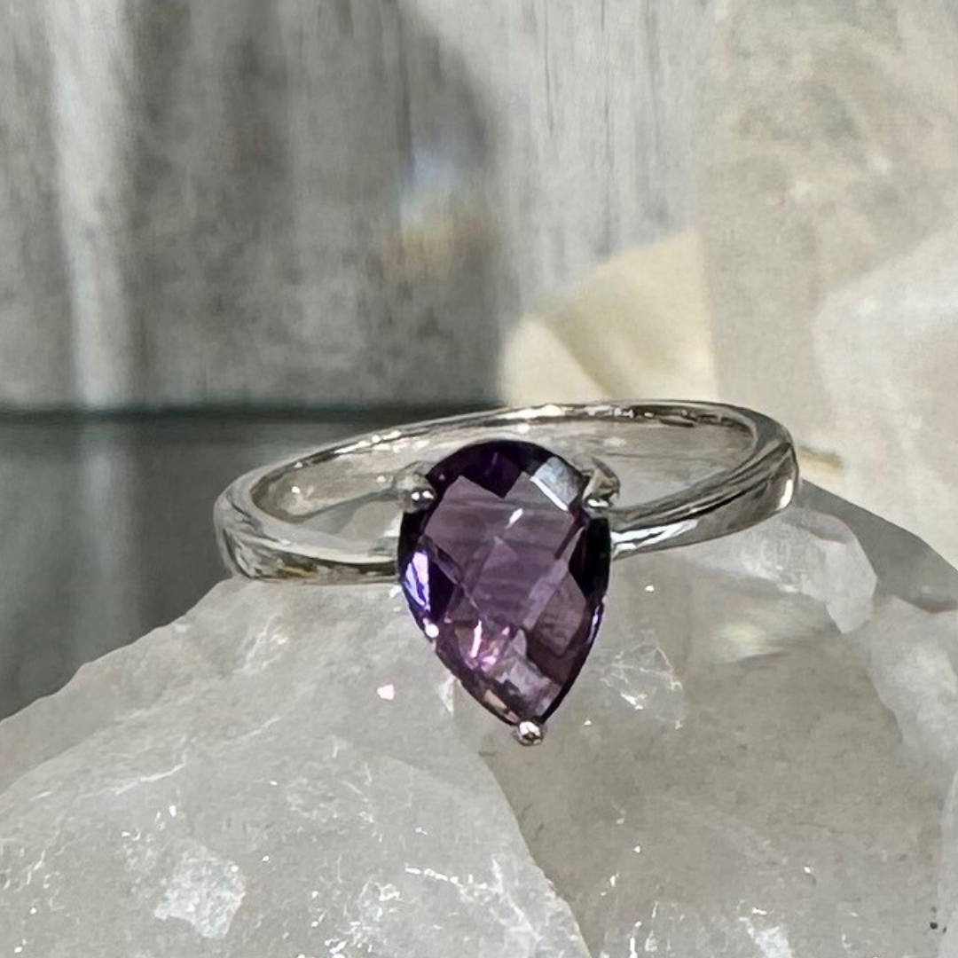Bague améthyste taillée griffe