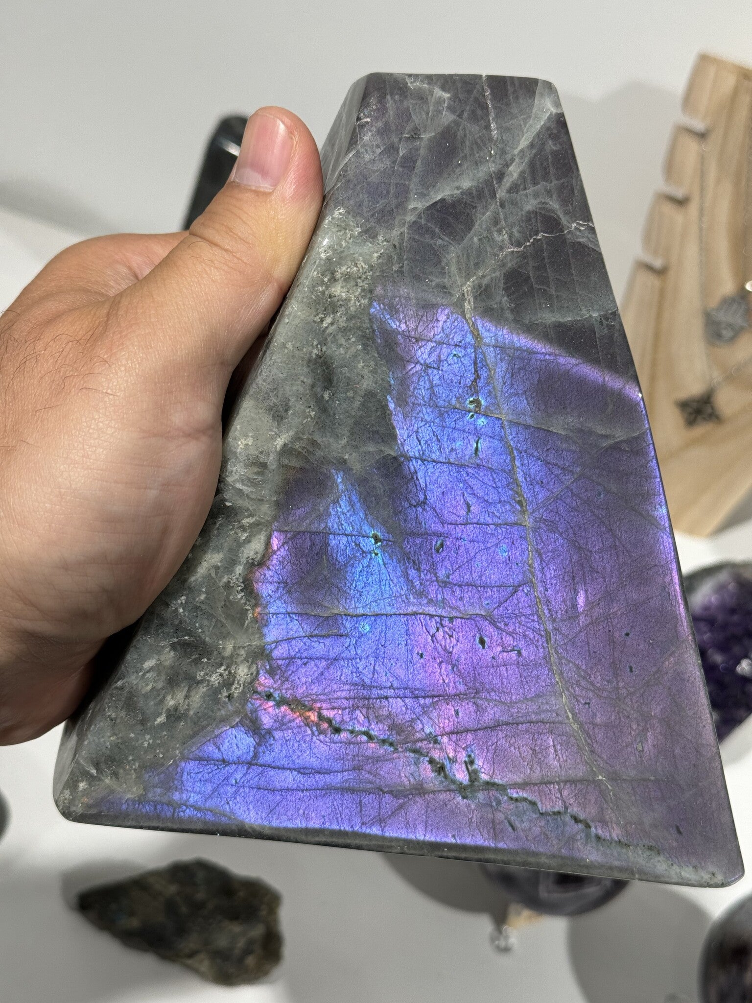 Labradorite violette polie - vue 2