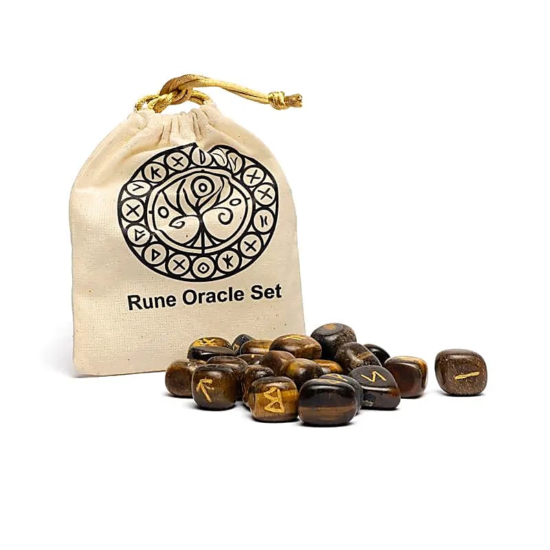 Runes en œil de tigre dans leur pochette en coton