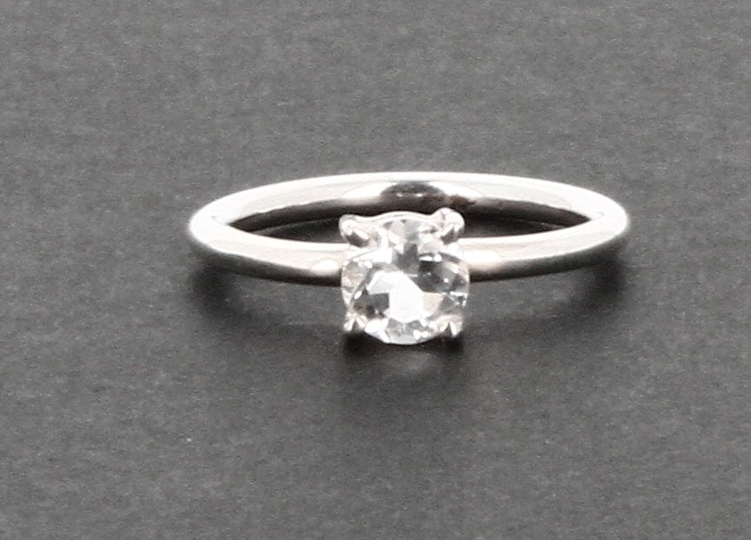 Bague cristal de roche taillée griffe