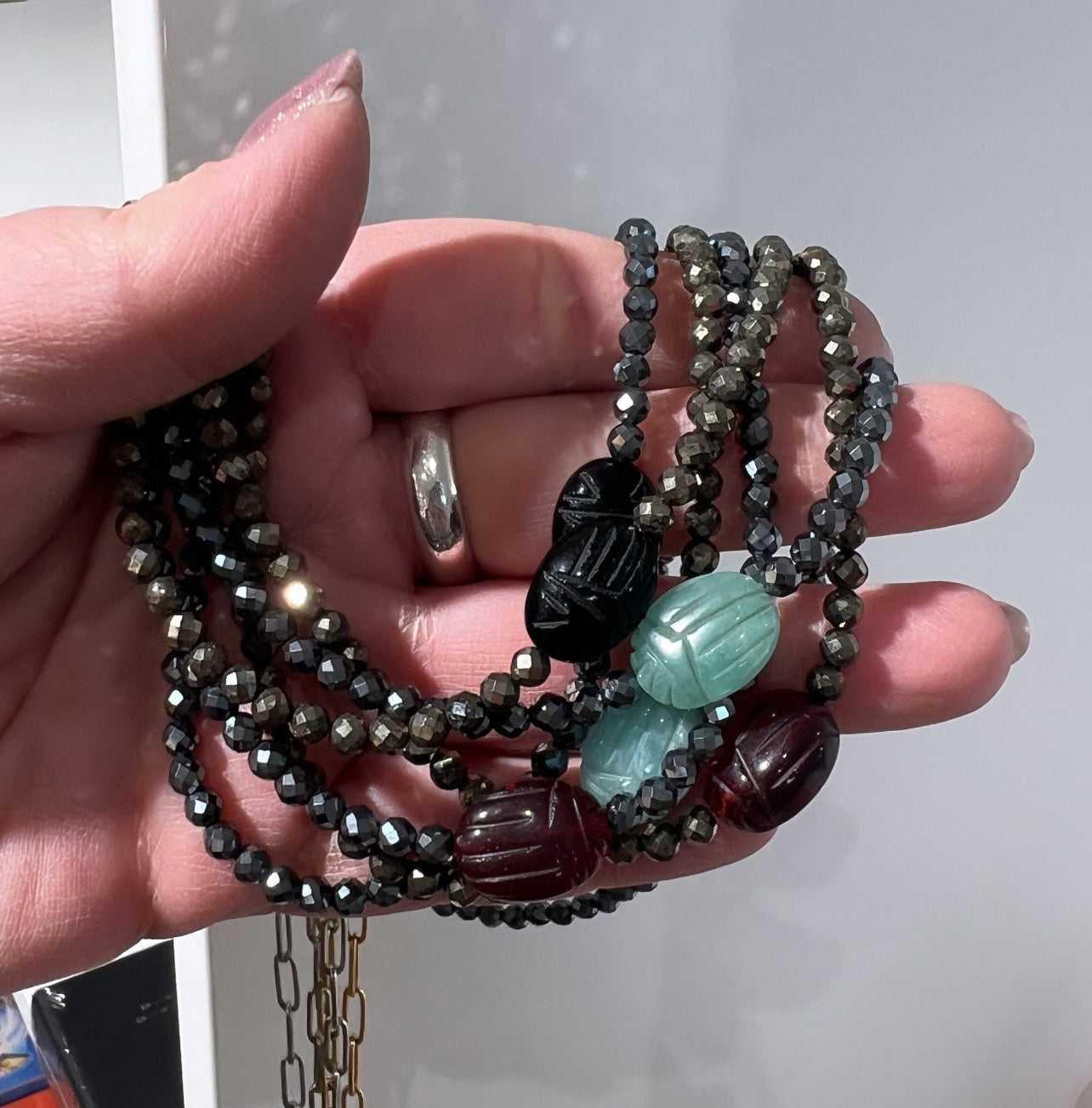 Collier hématite Scarabée - vue 4