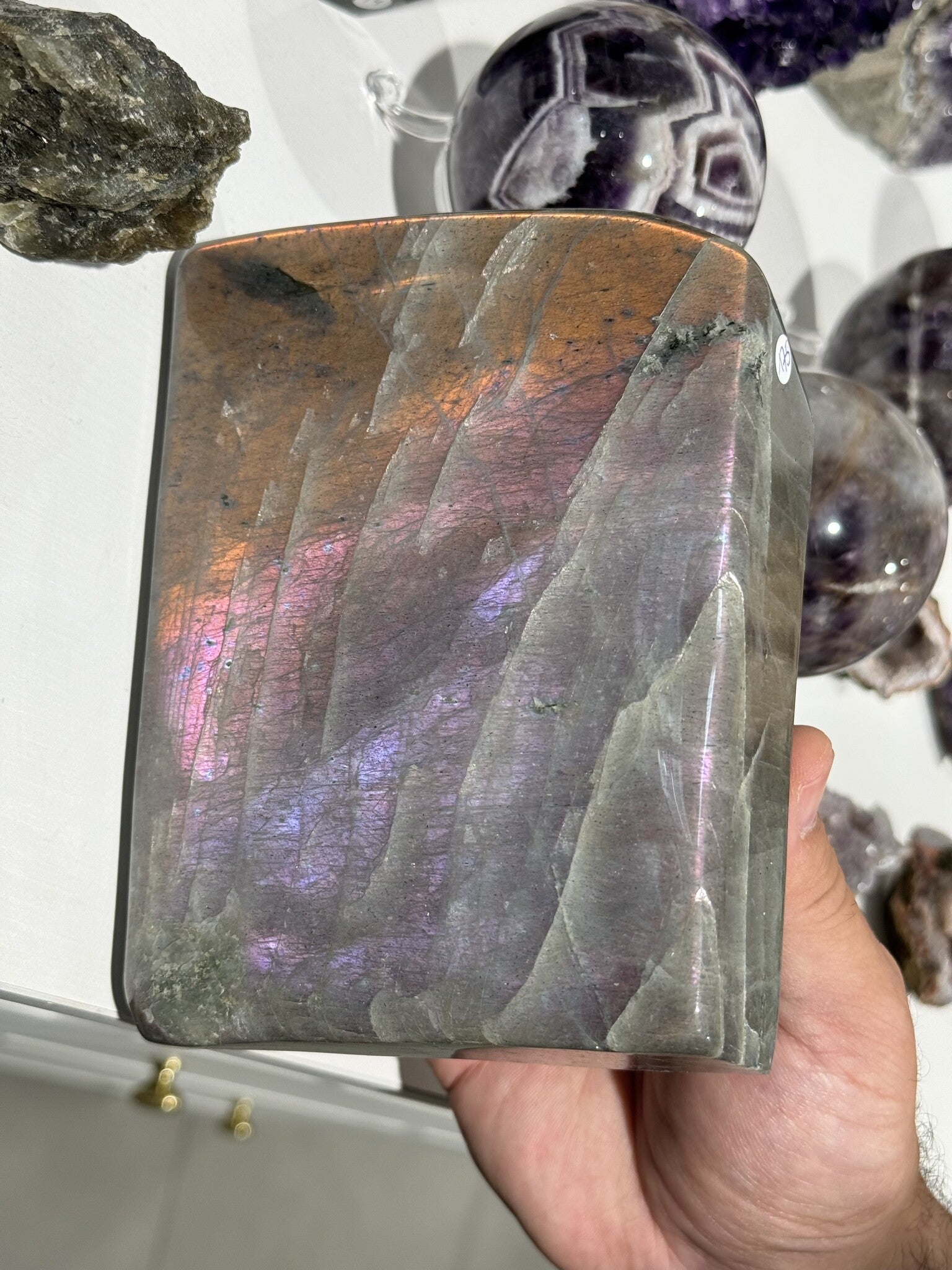 Labradorite violette polie - vue 3